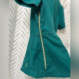 Jaanuu I Medium I Green Peplum scrub top